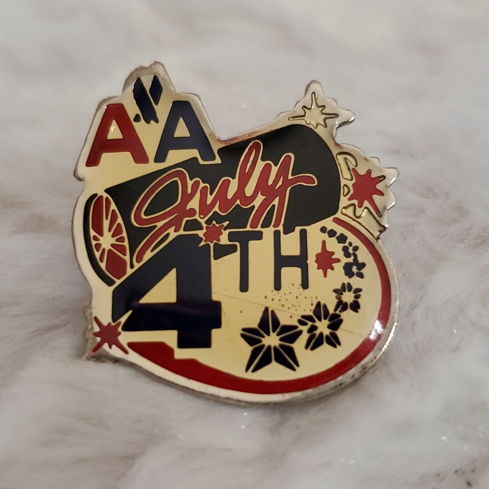 Vintage Legacy American Airlines 4th of July fireworks logo pinback DFW - Picture 2 of 5